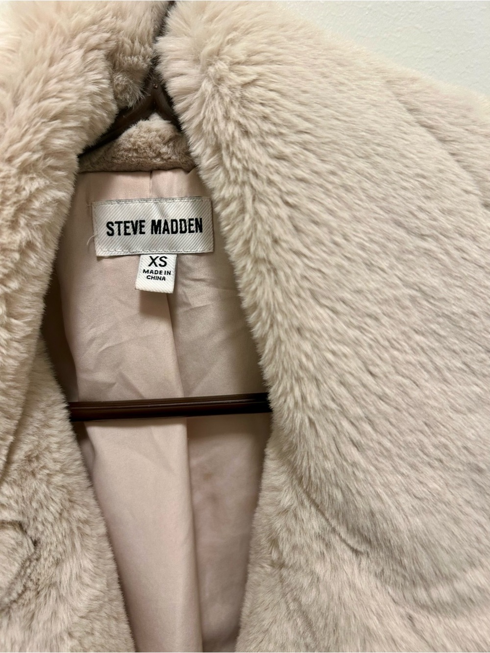 Steve Madden Emery Coat Beige Faux Fur | Long | Size XS - Picture 4 of 9